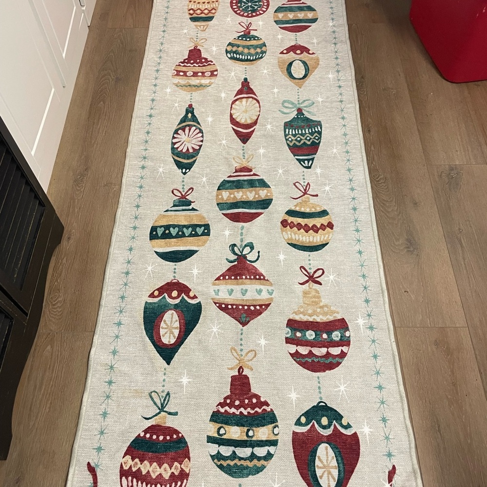 Ruggable Holiday Ornament Runner